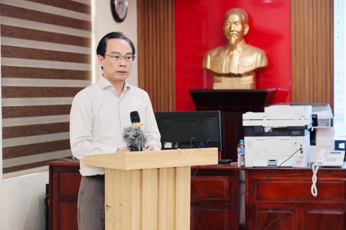 Bộ trưởng Bộ GD-ĐT Hoàng Minh Sơn phát biểu tại buổi làm việc. Ảnh: Văn Mạnh