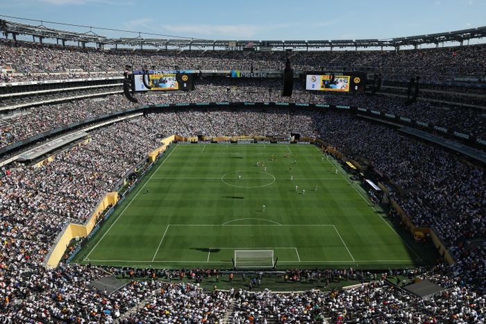 Sân vận động New Jersey (Mỹ) với 82.500 chỗ ngồi sẽ là nơi tổ chức trận chung kết World Cup 2026. Ước tính khán giả đến sân tại World Cup 2026 sẽ vượt qua kỷ lục 3,5 triệu lượt người năm 1994. Ảnh: AP