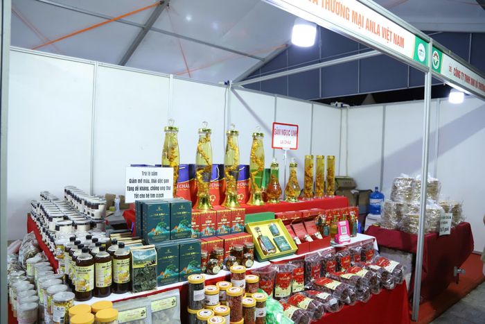 Trên 60% số sản phẩm được trưng bày tại Hội chợ triển lãm hiện đã tham gia vào các kênh phân phối, chuỗi cung ứng trên thị trường toàn quốc. Ảnh: Hoàng Dương