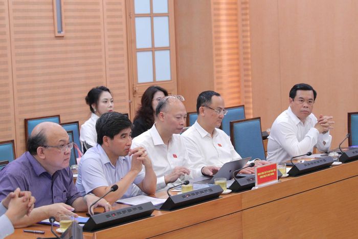 Các đại biểu tham dự cuộc làm việc