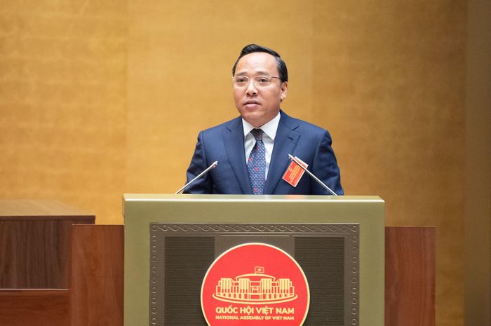 Thứ trưởng Bộ Công Thương Nguyễn Hoàng Long trình bày tham luận