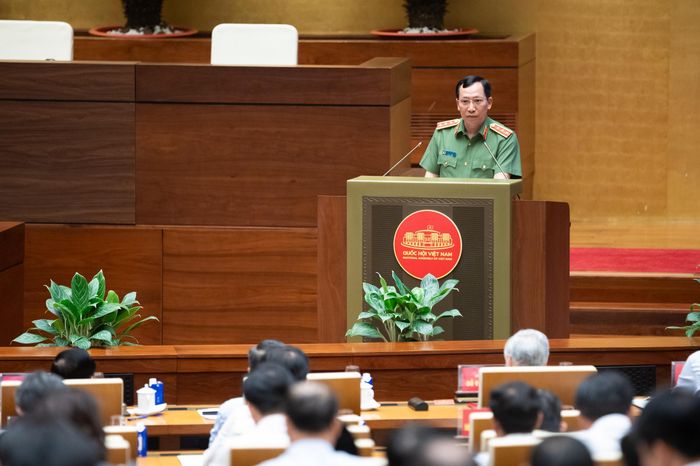 Thứ trưởng Bộ Công an, Thượng tướng Lê Văn Tuyến trình bày tham luận. Ảnh: Phạm Thắng
