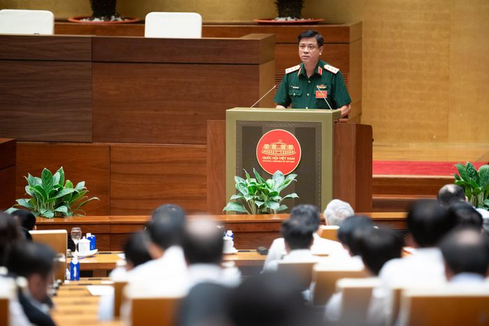 Thứ trưởng Bộ Quốc phòng, Thượng tướng Nguyễn Trường Thắng trình bày tham luận. Ảnh: Phạm Thắng