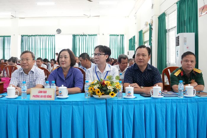 Các đại biểu tham dự hội nghị hội nghị tiếp xúc với cử tri ba phường Thông Tây Hội, An Hội Tây và An Hội Đông. Ảnh: Thạc Hiếu