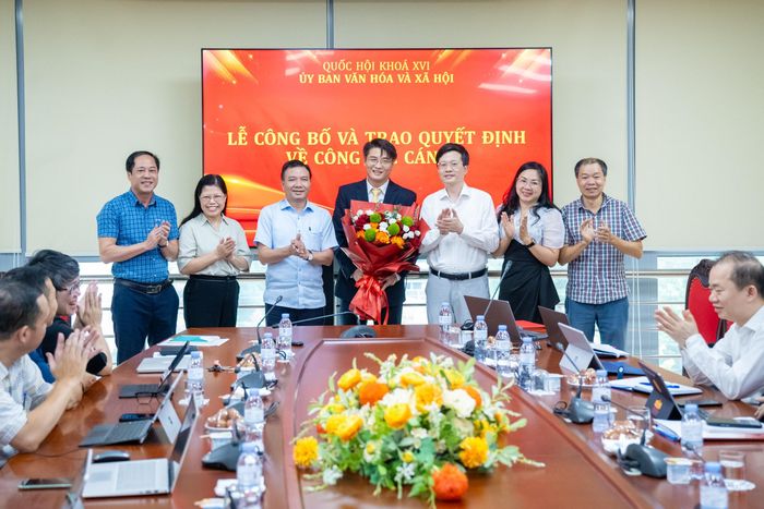 Tiểu ban Giáo dục và Đào tạo, Ủy ban Văn hóa và Xã hội chúc mừng tân Phó Vụ trưởng Vụ Văn hóa và Xã hội Hoàng Văn Lợi