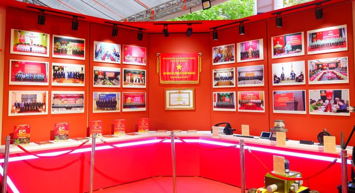 Triển lãm nhằm tuyên truyền, lan tỏa truyền thống vẻ vang của lực lượng An ninh nhân dân qua 80 năm xây dựng, chiến đấu và trưởng thành. Ảnh: Hoa Lê