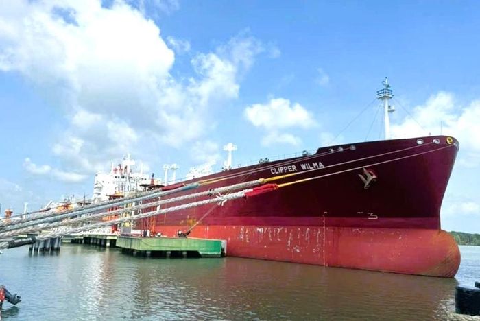  Tàu CLIPPER WILMA cũng đã cập cảng, đưa về Việt Nam khoảng 45.000 tấn LPG nhập khẩu từ Hoa Kỳ. Nguồn: PV GAS. 