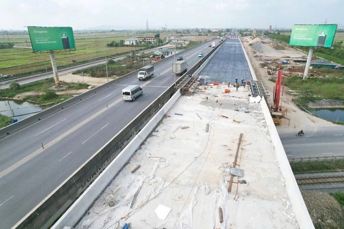 Tuyến cao tốc Cao Bồ - Mai Sơn đang được gấp rút thi công mở rộng. Ảnh: VGP