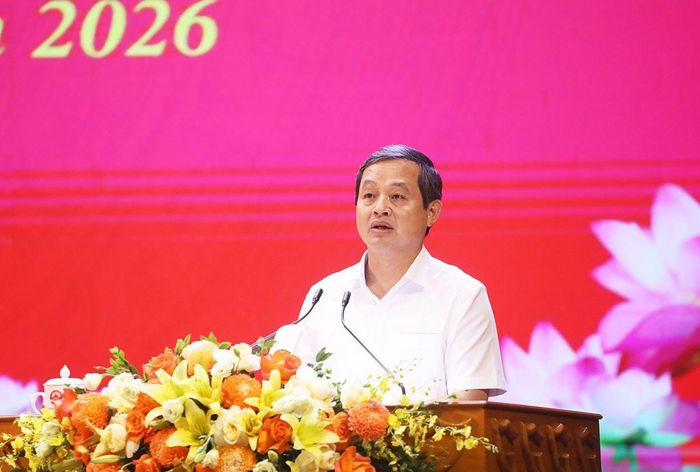 Phó Bí thư Tỉnh ủy, Chủ tịch UBND tỉnh Bắc Ninh Phạm Hoàng Sơn trình bày báo cáo tại Hội nghị.