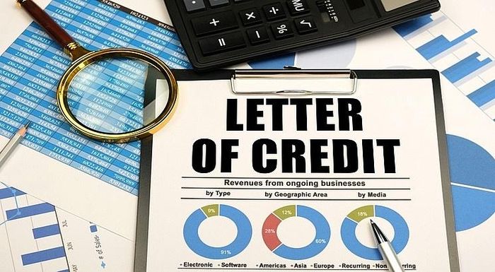 Trong thực hành L/C, chứng từ có khả năng lưu thông được áp dụng thông qua vận đơn đường biển phát hành theo lệnh
