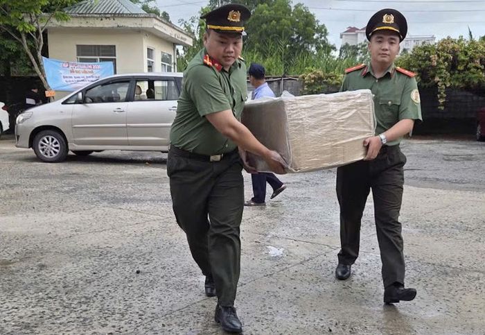 Thực hiện công tác chuẩn bị cho ngày thi đầu tiên.