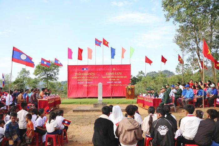 Hoạt động giao lưu văn hóa, văn nghệ và hợp tác phát triển giữa đồng bào hai bên biên giới đã góp phần xây chắc bức thành trì ANTT nơi biên cương Tổ quốc của cả hai quốc gia.
