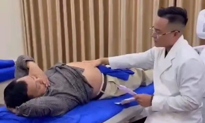 Hình ảnh đối tượng quảng cáo đang thực hiện dịch vụ.