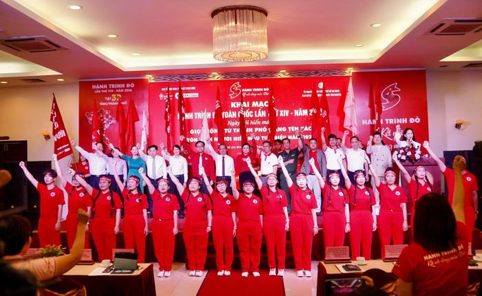 Các đại biểu phát động chương trình "Hành trình Đỏ" năm 2026.