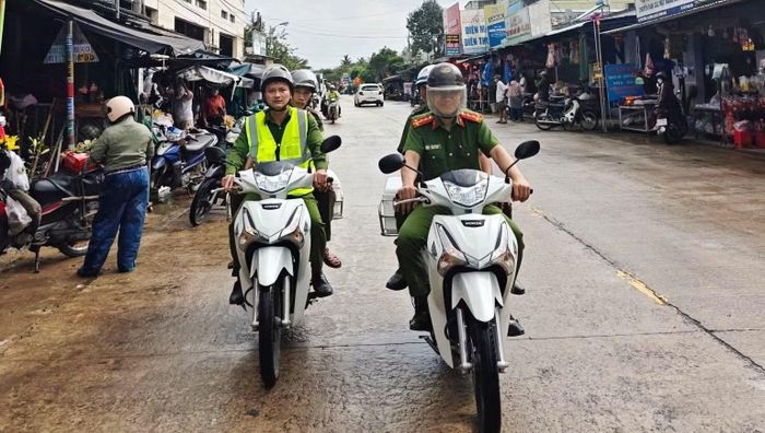 Công an xã Hà Nha tổ chức tuần tra đảm bảo ANTT.