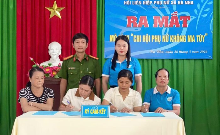 Công an xã Hà Nha phối hợp Hội Liên hiệp Phụ nữ xã tổ chức Lễ ra mắt mô hình “Chi hội Phụ nữ không ma túy” tại thôn Đông Phước.