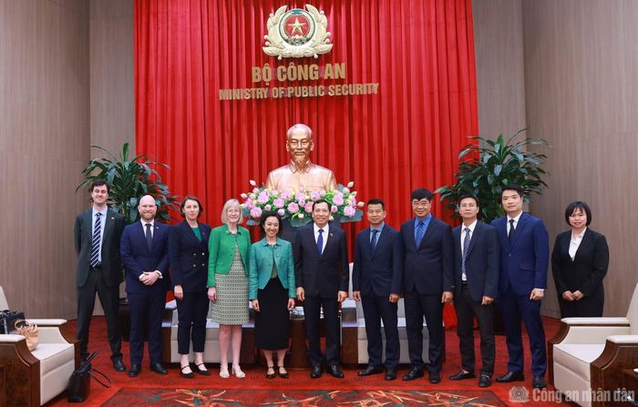 Thứ trưởng Lê Văn Tuyến và Thứ trưởng Michelle Chan và các đại biểu.