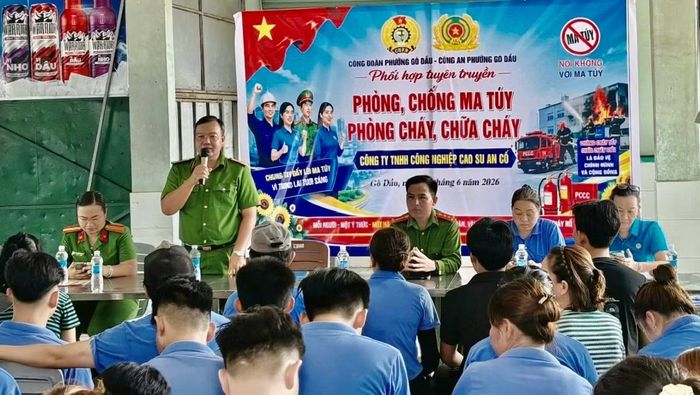 Công an các phường, xã kết hợp giữa phòng, chống và tuyên truyền tội phạm đến với người dân.