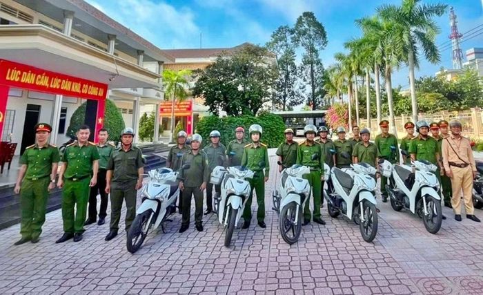 Lực lượng Công an các phường, xã mỏng nhưng quyết tâm cao trong tác làm sạch địa bàn.
