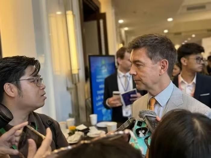 Đại sứ Julien Guerrier. Ảnh: Phan Linh