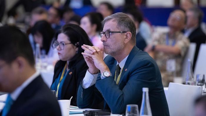 Đại sứ Pháp tại Việt Nam Olivier Brochet.