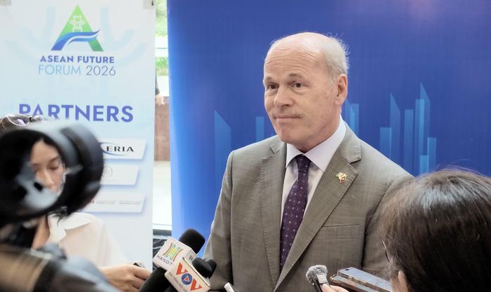 Đại sứ Canada tại Việt Nam James Nickel.