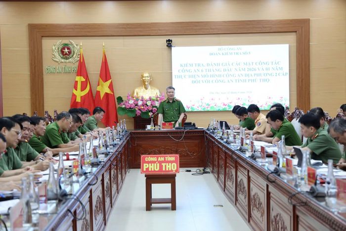 6 tháng đầu năm, Công an tỉnh Phú Thọ đã được lãnh đạo Bộ Công an gửi thư khen vì có thành tích xuất sắc trong đấu tranh, triệt phá ổ nhóm tội phạm núp bóng doanh nghiệp.