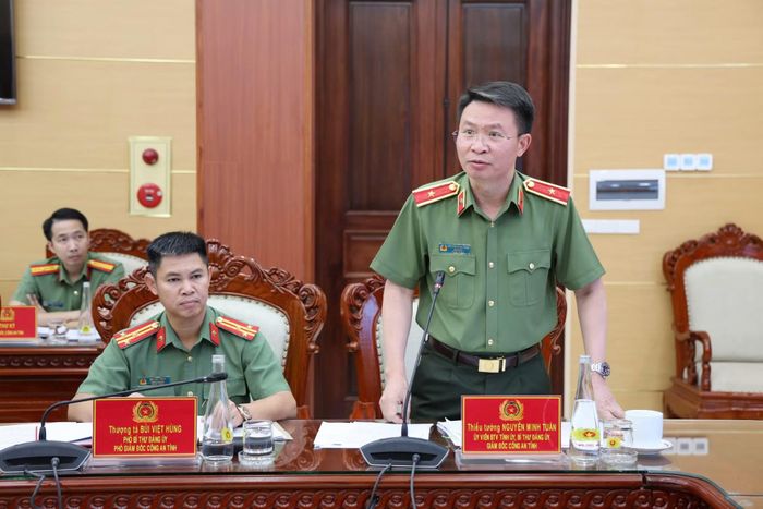 Thiếu tướng Nguyễn Minh Tuấn, Giám đốc Công an tỉnh Phú Thọ phát biểu tiếp thu ý kiến chỉ đạo của đồng chí Thứ trưởng Nguyễn Ngọc Lâm.