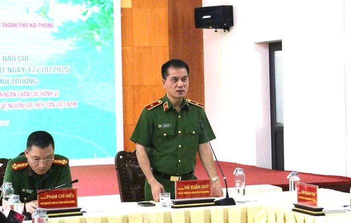 Thiếu tướng Hà Xuân Duy phát biểu tại họp báo.