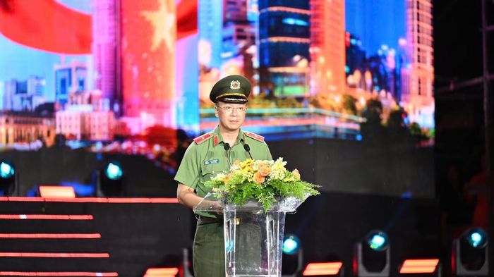 Cục trưởng Cục Công tác chính trị Phạm Kim Đĩnh phát biểu khai mạc.