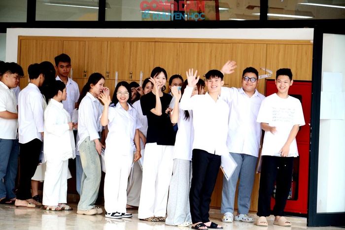 Thời tiết mát mẻ, dễ chịu giúp các thí sinh thuận lợi, tự tin thi tốt nghiệp THPT đạt kết quả cao. Ảnh: Quốc Hồng
