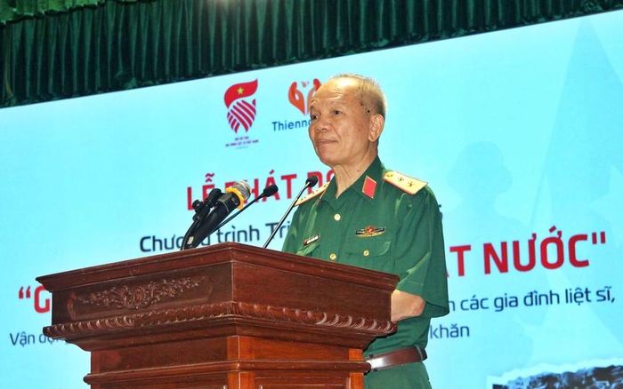 Trung tướng Hoàng Khánh Hưng - Chủ tịch Hội Hội Hỗ trợ gia đình liệt sĩ Việt Nam phát biểu tại buổi lễ.