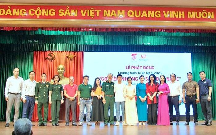 Hội Hỗ trợ gia đình liệt sĩ Việt Nam đã trao quà cho các gia đình thân nhân liệt sĩ.