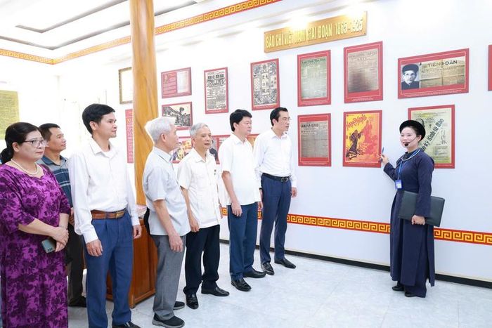Hành trình về nguồn không chỉ giúp những người làm báo thêm tự hào về truyền thống nghề nghiệp mà còn nhắc nhớ trách nhiệm tiếp tục đổi mới, sáng tạo, góp phần xây dựng xã hội học tập, đáp ứng yêu cầu phát triển của đất nước trong thời kỳ chuyển đổi số