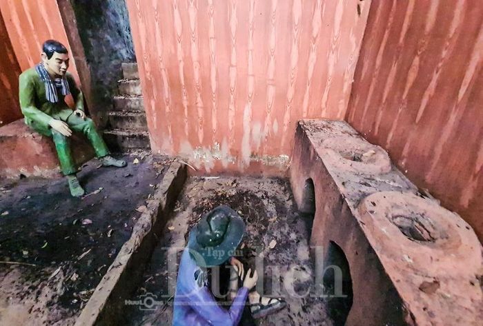 Nơi đây còn lưu giữ hầm trú quân, quân y, chiến đấu, giao thông hào, hầm chữ Z và hố bom B52, tái hiện sinh hoạt, chiến đấu của cán bộ, chiến sĩ.