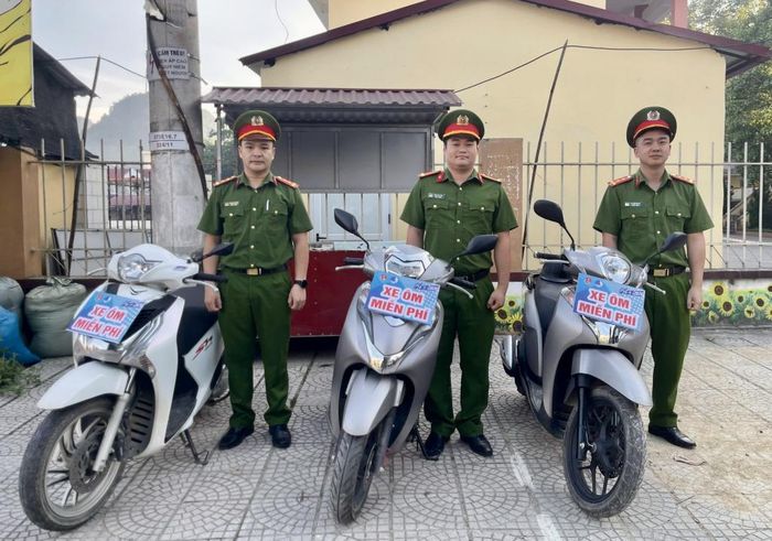 Những chuyến xe miễn phí của lực lượng Công an xã Đông Khê góp phần tiếp sức, đồng hành cùng sĩ tử trong mùa thi.