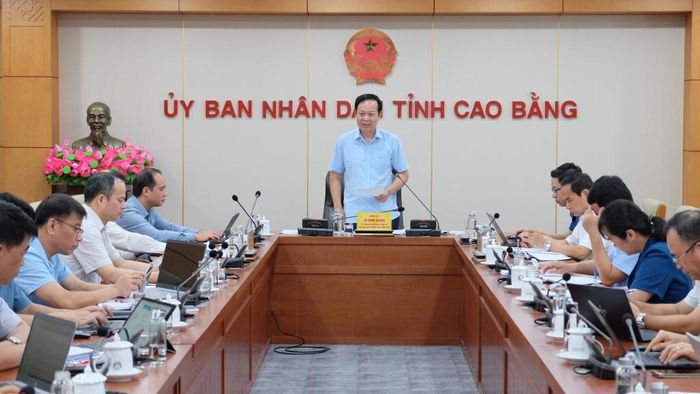 Phó Chủ tịch UBND tỉnh Vũ Đình Quang phát biểu kết luận cuộc họp.