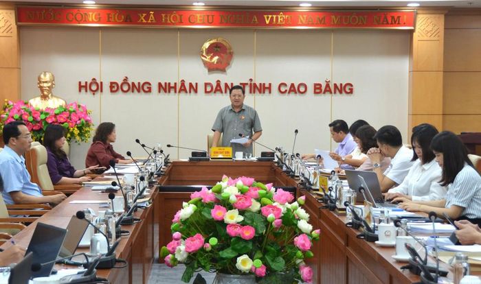 Đồng chí Bàn Quý Sơn, Tỉnh ủy viên, Trưởng Ban Dân tộc HĐND tỉnh kết luận cuộc họp.