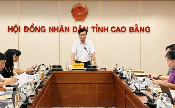 Trưởng Ban Pháp chế HĐND tỉnh Nông Văn Tuân kết luận cuộc họp.