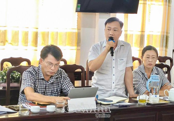 Đại diện phường Bạc Liêu trình bày các ý kiến góp ý đối với dự thảo Quyết định quy định về điều kiện, diện tích tối thiểu tách thửa, hợp thửa đất.