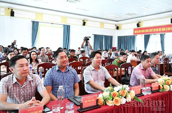 Đông đảo cán bộ, đảng viên và cử tri xã Vĩnh Lợi tham dự hội nghị tiếp xúc cử tri trước kỳ họp thường lệ giữa năm của HĐND tỉnh.