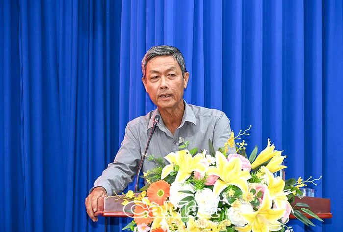 Cử tri Lê Thành Nốp, ấp Xẻo Chích phản ánh về những bất cập trong quá trình thực hiện Luật Đất đai hiện nay.