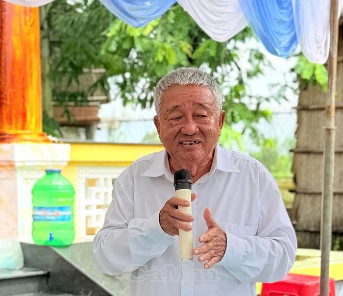Ông Đỗ Văn Nghiệp, Chủ nhiệm CLB Kể chuyện lịch sử (Bảo tàng tỉnh Cà Mau), ôn lại những năm tháng hoạt động cách mạng của đồng chí Võ Văn Kiệt tại vùng đất U Minh.