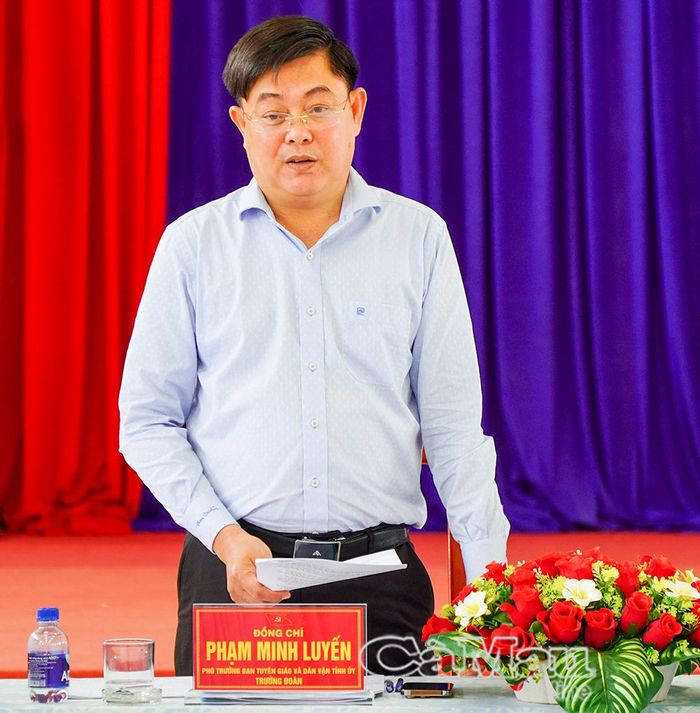 Đồng chí Phạm Minh Luyến, Phó Trưởng ban Tuyên giáo và Dân vận Tỉnh ủy, phát biểu gợi mở nhiều nội dung trọng tâm để xã U Minh tiếp tục nâng cao hiệu quả thực hiện dân chủ ở cơ sở.