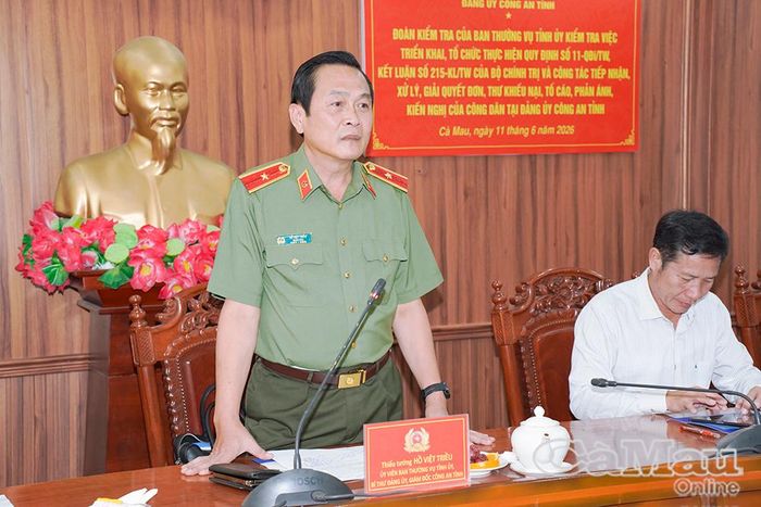 Thiếu tướng Hồ Việt Triều, Giám đốc Công an tỉnh, phát biểu tại buổi làm việc.