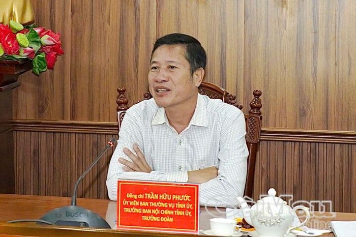 Trưởng Ban Nội chính Tỉnh ủy Trần Hữu Phước phát biểu kết luận tại buổi làm việc.
