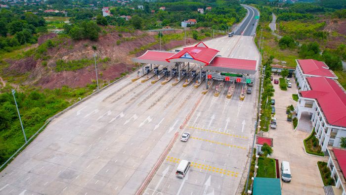 Cần tăng cường kiểm soát, quản lý hỗ sơ, dữ liệu, tránh để trục lợi chính sách miễn, giảm phí đường bộ qua trạm thu phí. Ảnh: Bích Thảo