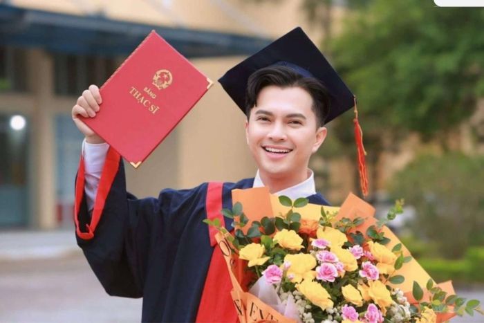 Nam Cường sở hữu 3 bằng đại học ở tuổi U40. Ảnh: Dân trí.