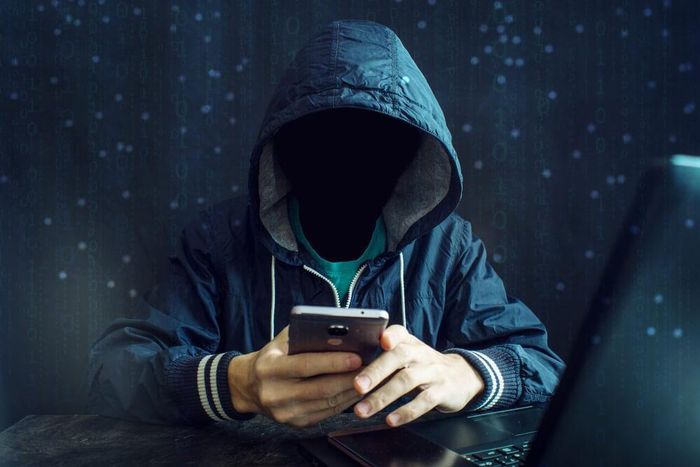 Những ảnh chụp màn hình có chứa mã OTP, mã bảo mật hay thông tin đăng nhập cũng cần xóa ngay. Ảnh minh họa.
