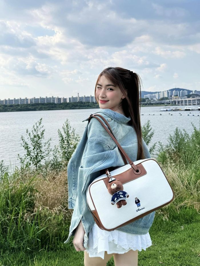 Những thiết kế trẻ trung giúp những cô nàng "nấm lùn" trở nên năng động hơn.
